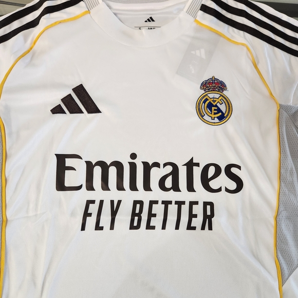 25/26 Real Madrid Jersey - Picture 2 of 3